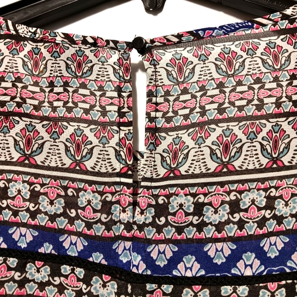 JessicaSimpson EUC Women's Bell Sleeve Blouse, Large, Sheer, Patterned, Gorgeous - Picture 8 of 10